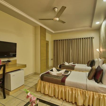 Vishwaratna Hotel Ґувахаті Екстер'єр фото