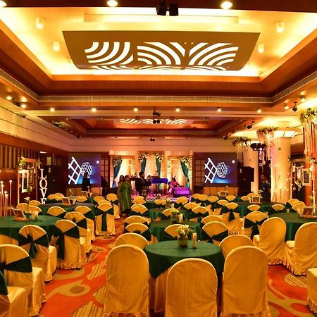 Vishwaratna Hotel Ґувахаті Екстер'єр фото