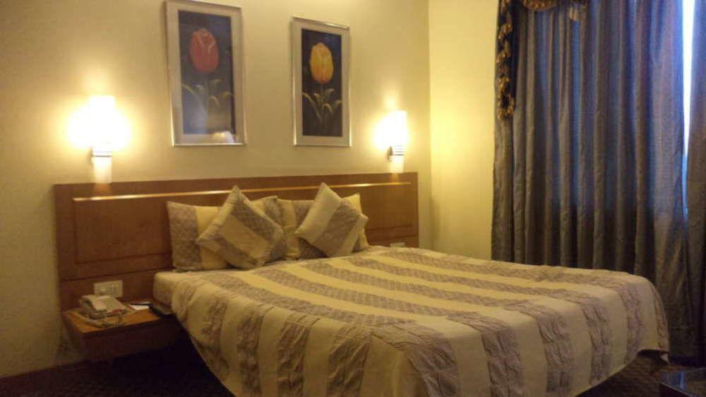 Vishwaratna Hotel Ґувахаті Екстер'єр фото