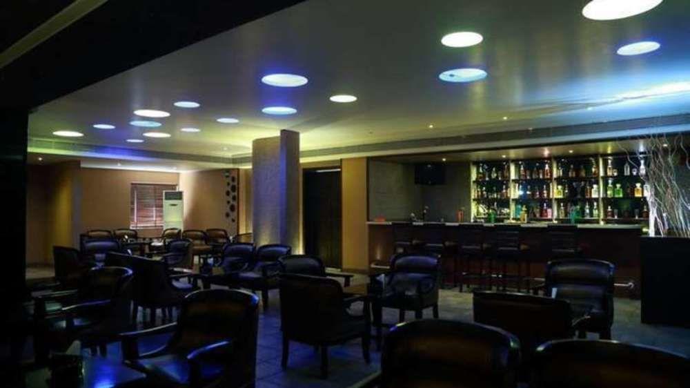 Vishwaratna Hotel Ґувахаті Екстер'єр фото