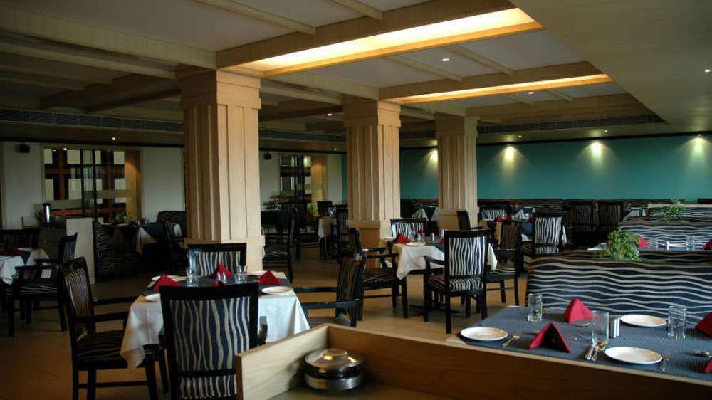 Vishwaratna Hotel Ґувахаті Екстер'єр фото