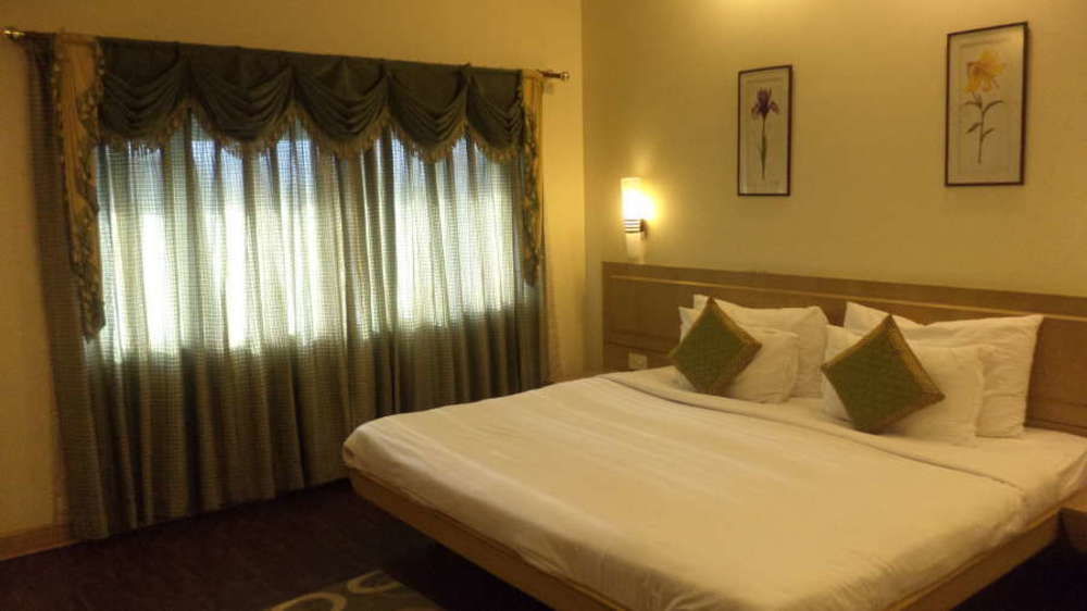 Vishwaratna Hotel Ґувахаті Екстер'єр фото