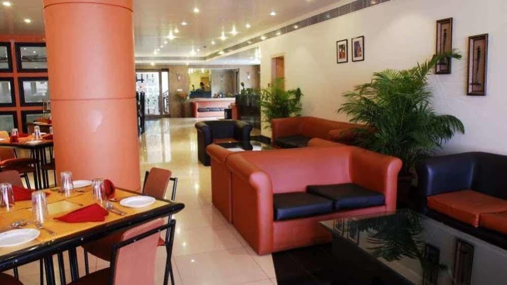Vishwaratna Hotel Ґувахаті Екстер'єр фото