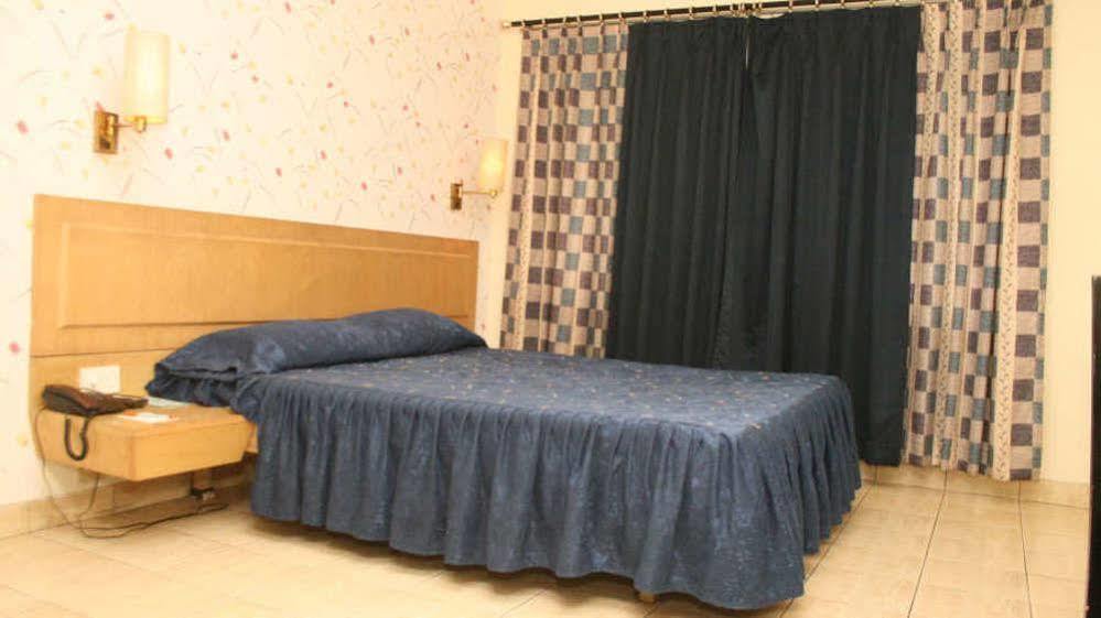 Vishwaratna Hotel Ґувахаті Екстер'єр фото