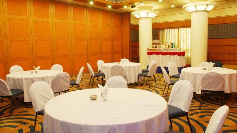 Vishwaratna Hotel Ґувахаті Екстер'єр фото