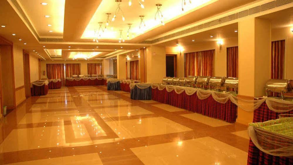 Vishwaratna Hotel Ґувахаті Екстер'єр фото
