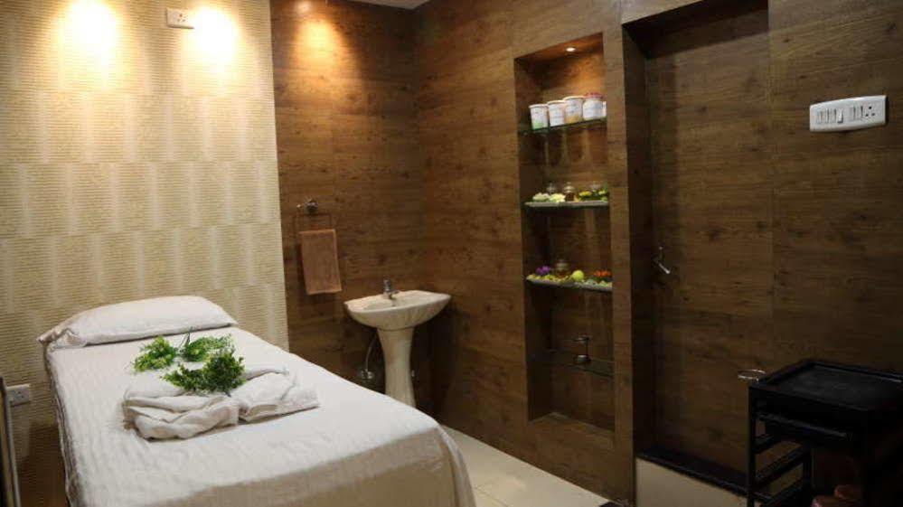 Vishwaratna Hotel Ґувахаті Екстер'єр фото