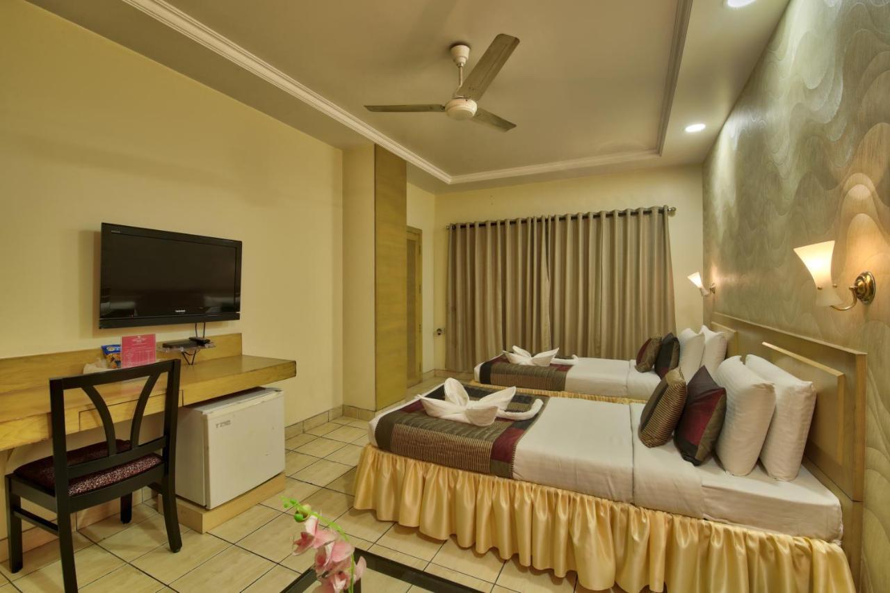 Vishwaratna Hotel Ґувахаті Екстер'єр фото
