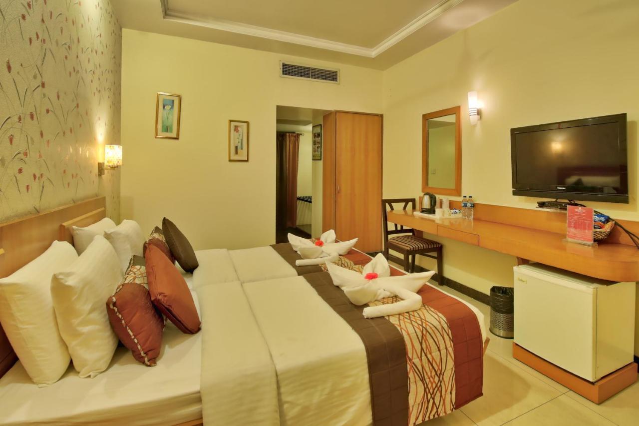 Vishwaratna Hotel Ґувахаті Екстер'єр фото