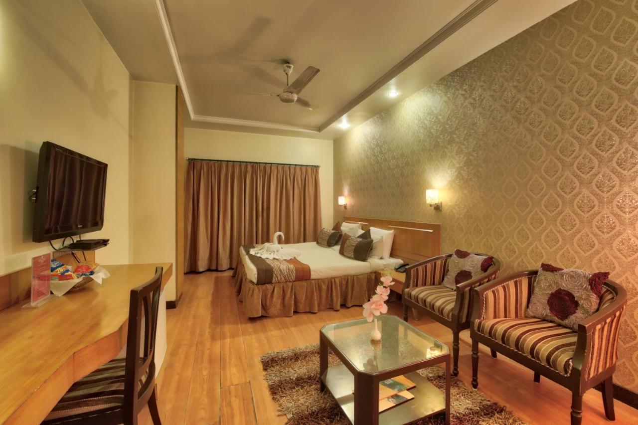Vishwaratna Hotel Ґувахаті Екстер'єр фото